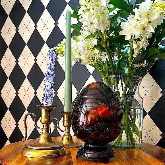 Vintage Asian Black Lacquerware Egg-Shaped Box + Lid|Glossy, Sculptural, Elegant - Picture 14 of 14